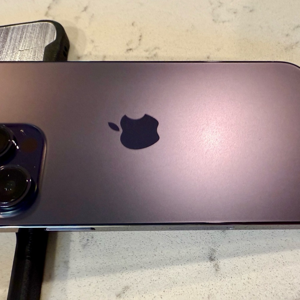 Apple iPhone in Deep Purple with Case - Picture 2 of 13